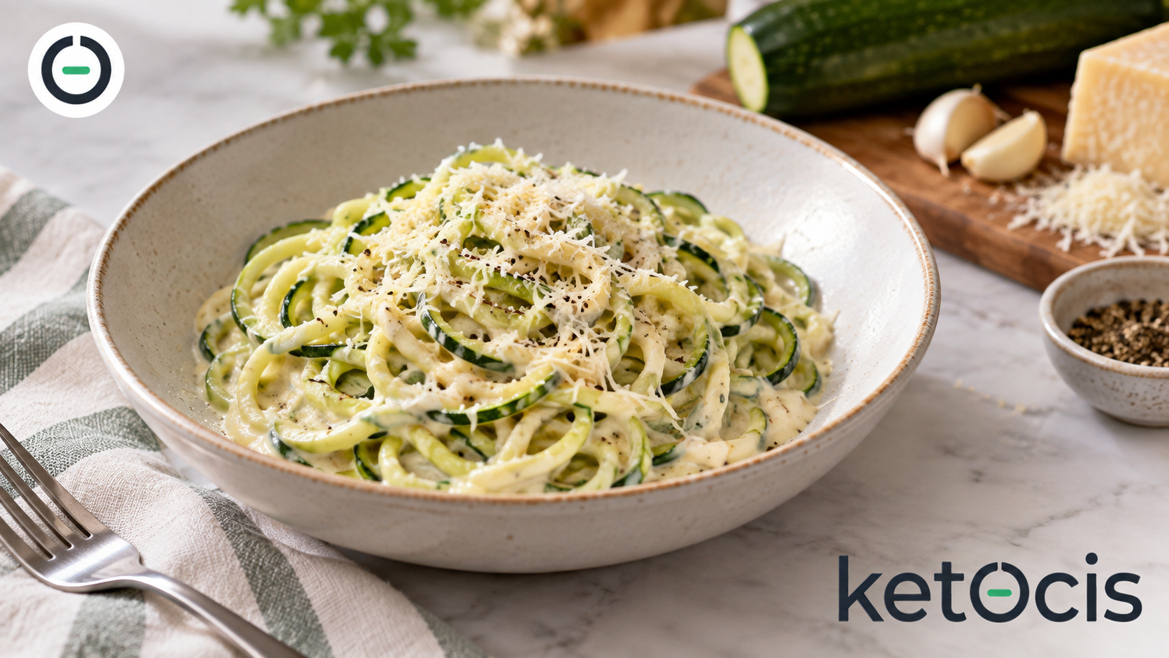 Pasta Alfredo de calabacín keto